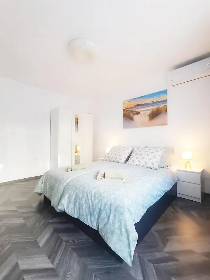 Varna Central Apartment 0*,